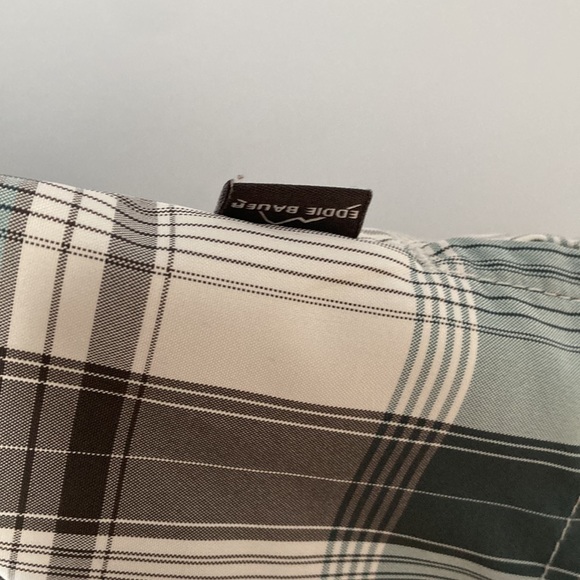 Eddie Bauer Guide Shirt. Short Sleeves. Large. - Picture 3 of 4